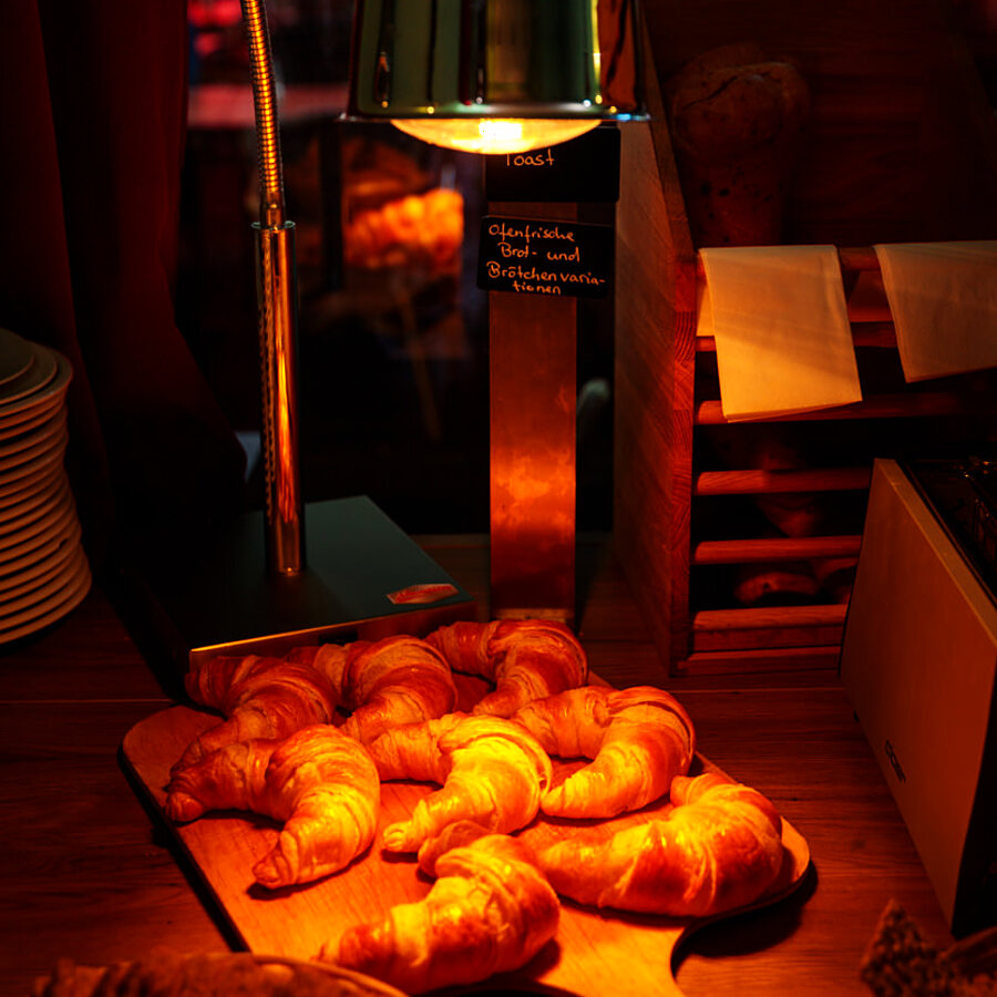 Ofenfrische Croissants unter der Wärmelampe